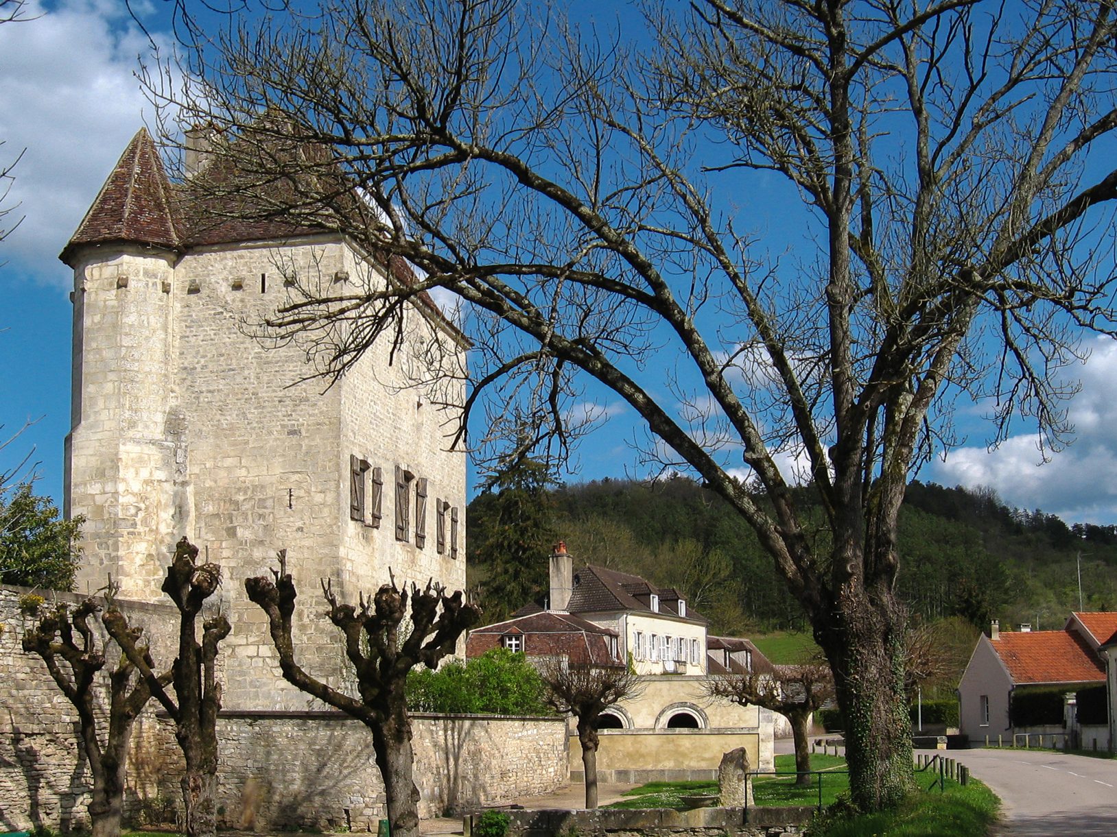 Le petit village de Cravant