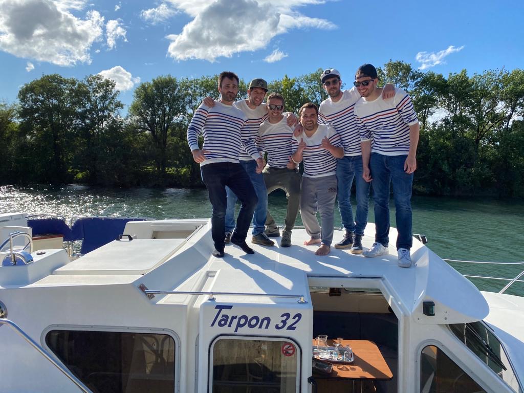 <span class="caps">UN</span> <span class="caps">EVG</span>/​EVJF inoubliable sur un bateau : ce que vous devez savoir