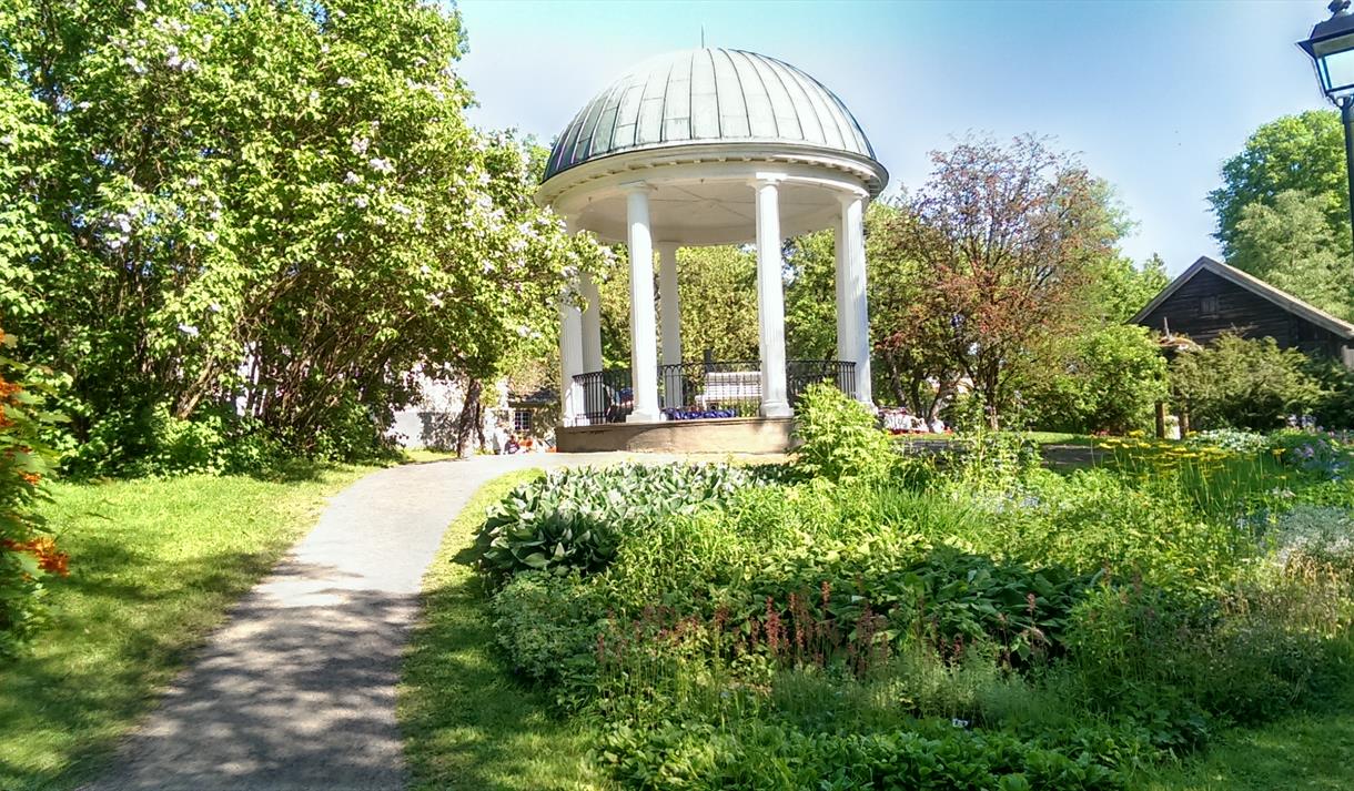 Flâner dans le Brekkeparken de Skien